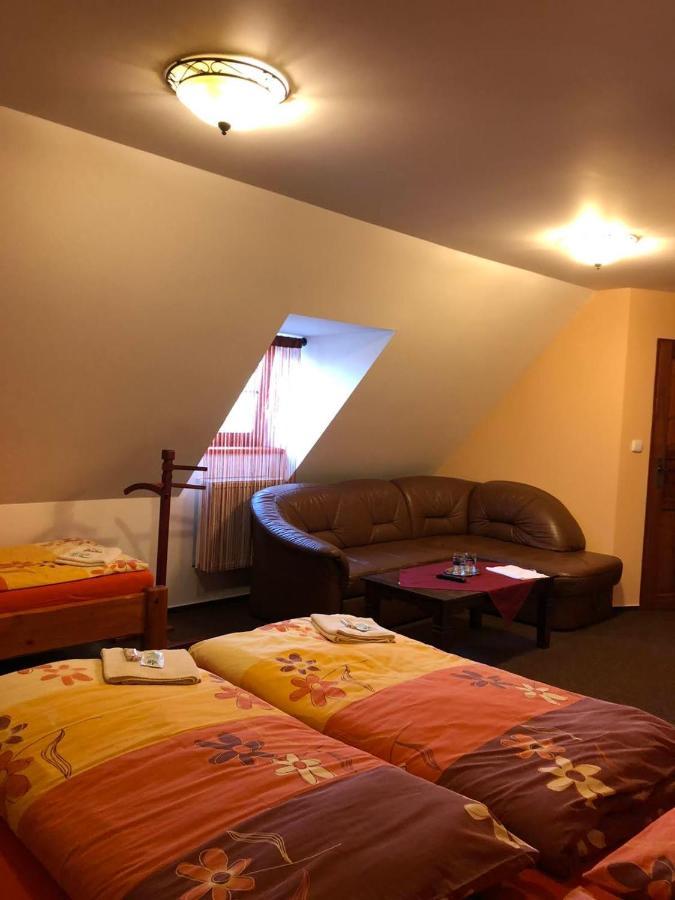 Penzion Kelt Hotel Zator ภายนอก รูปภาพ