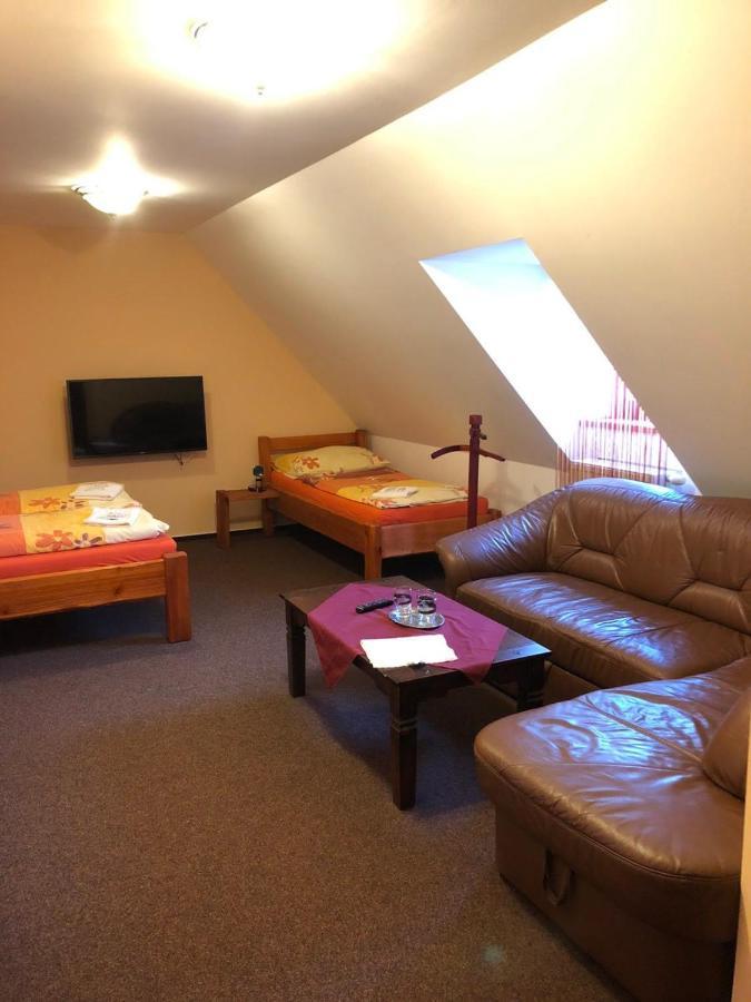 Penzion Kelt Hotel Zator ภายนอก รูปภาพ