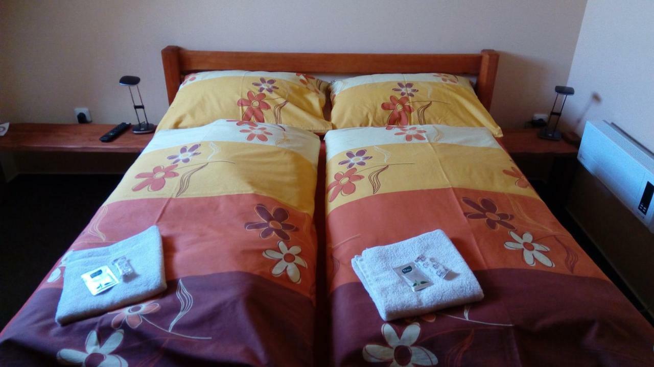 Penzion Kelt Hotel Zator ภายนอก รูปภาพ